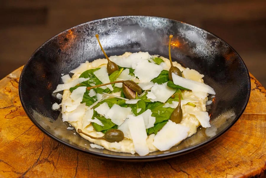 Risotto au parmesan – La Belle Quille Risotto crémeux au parmesan préparé par le chef de La Belle Quille